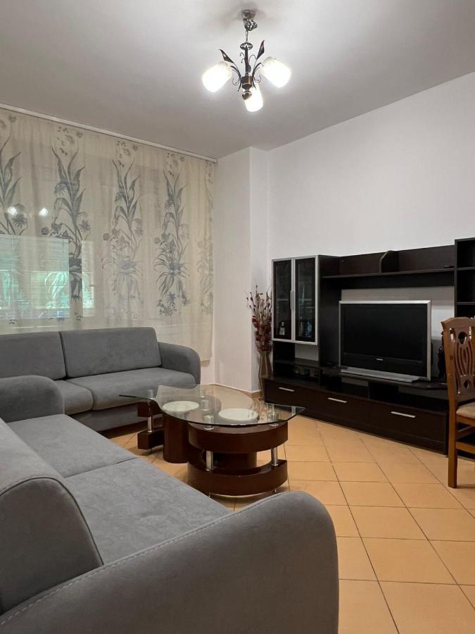 Leonard Apartment Tirana Buitenkant foto