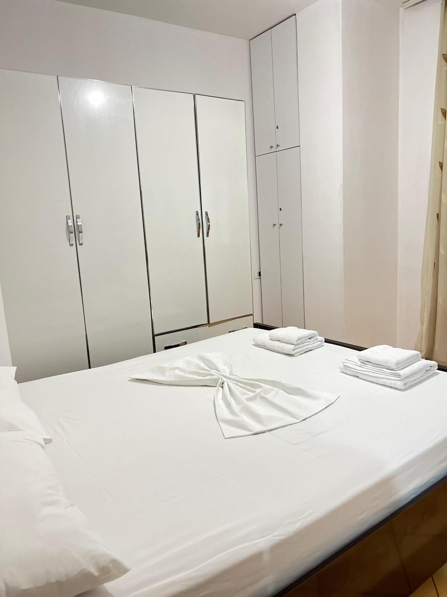 Leonard Apartment Tirana Buitenkant foto