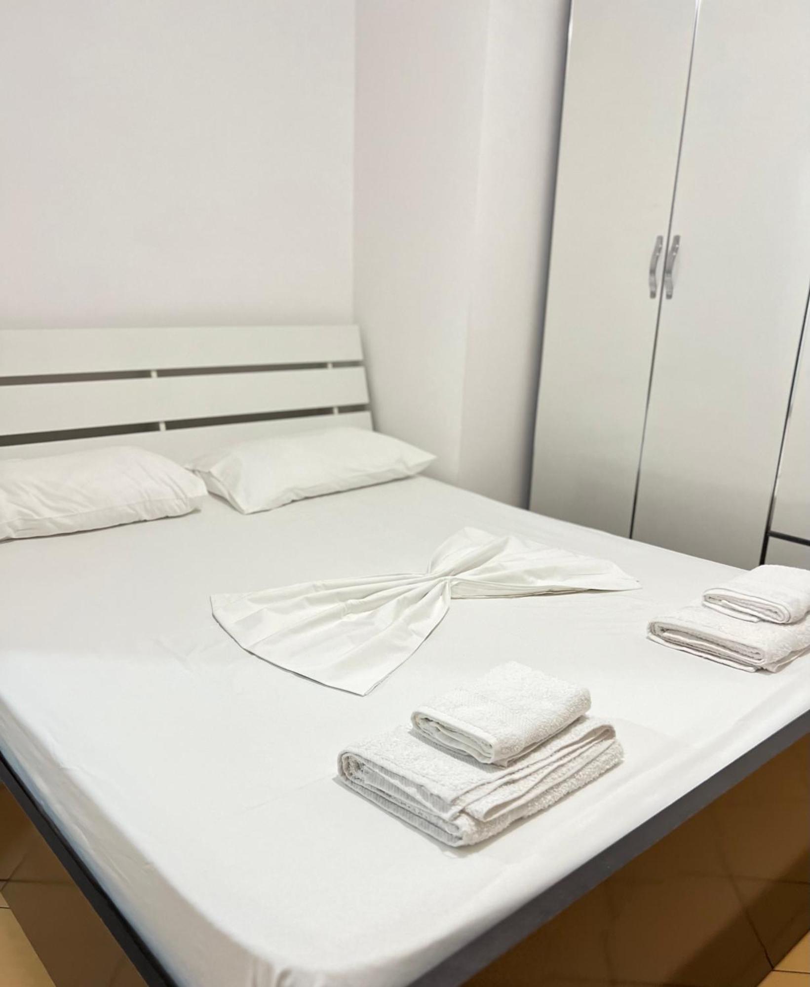 Leonard Apartment Tirana Buitenkant foto
